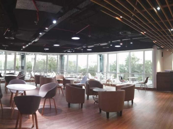Platinum Link Business Center